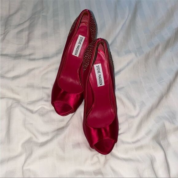 Steve Madden Magenta Bedazzled Open
Toe Pumps - Picture 8 of 14